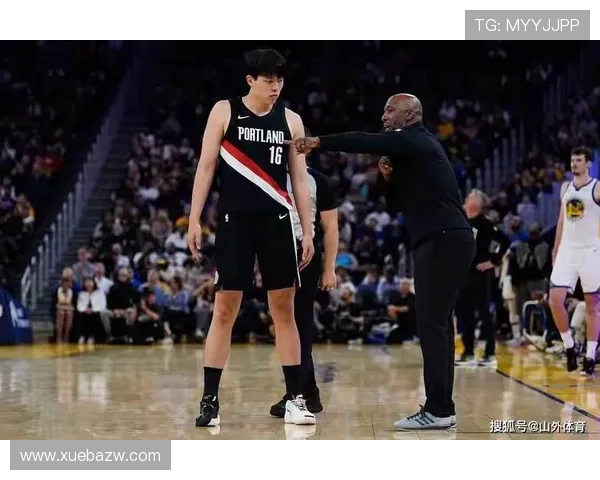 杨瀚森每次触球引观众欢呼应该将比赛用球归他所有 杨瀚森每次触球引观众欢呼应该将比赛用球归他所有